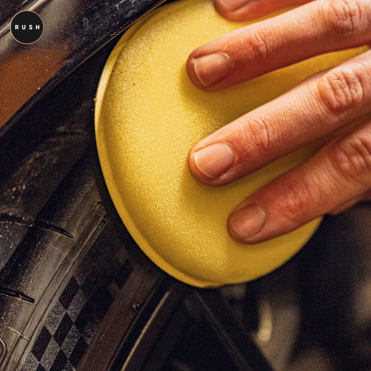 RUSH Bandenglans - Auto & Motor - Auto Wassen - Bandenzwart - Rubber Care 300ml 9 RUSH Bandenglans - Auto & Motor - Auto Wassen - Bandenzwart - Rubber Care 300ml - Afbeelding 7