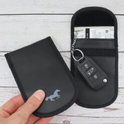 Safekeepers 2 X Anti-diefstal Hoesje - Anti Straling - Beschermhoesje - Sleuteletui - Autosleutel Met Sleutelzakje - 2 Stuks -Auto-Onderdelen 1200x1200 957