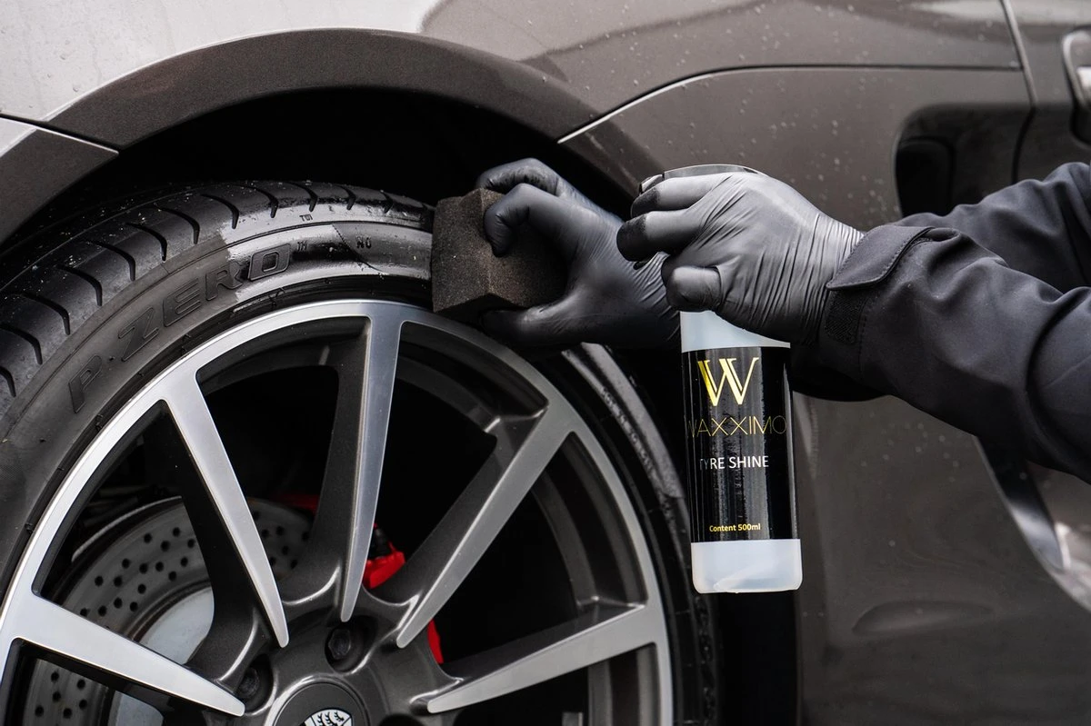 Waxximo Tyre Shine Inclusief Gratis Vinly Spons - Bandenglans - Bandenzwart - Tyre Shine - Banden Spray - Bumperglans - Verweert Kunststof Weer Diep Zwart 6 Waxximo Tyre Shine Inclusief Gratis Vinly Spons - Bandenglans - Bandenzwart - Tyre Shine - Banden Spray - Bumperglans - Verweert Kunststof Weer Diep Zwart - Afbeelding 4