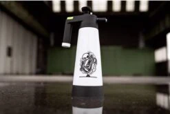 Nuke Guys (Kwazar) Foamer 2 Liter - Incl. 3 Spuitmonden, Siliconenolie En Instructies Voor Schuimsproeier -Auto-Onderdelen 1200x803 1