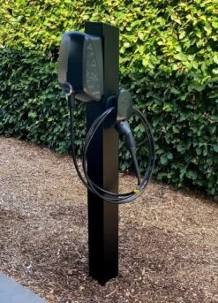 Laadpaal Met Geïntegreerd Buitenstopcontact & Betonsokkel - Voor Tesla Wall Connector Gen2 & Gen3, EVBox Elvi, Alfen, Smappee, Easee, Powerdale 26 Laadpaal Met Geïntegreerd Buitenstopcontact & Betonsokkel - Voor Tesla Wall Connector Gen2 & Gen3, EVBox Elvi, Alfen, Smappee, Easee, Powerdale -Auto-Onderdelen 865x1200