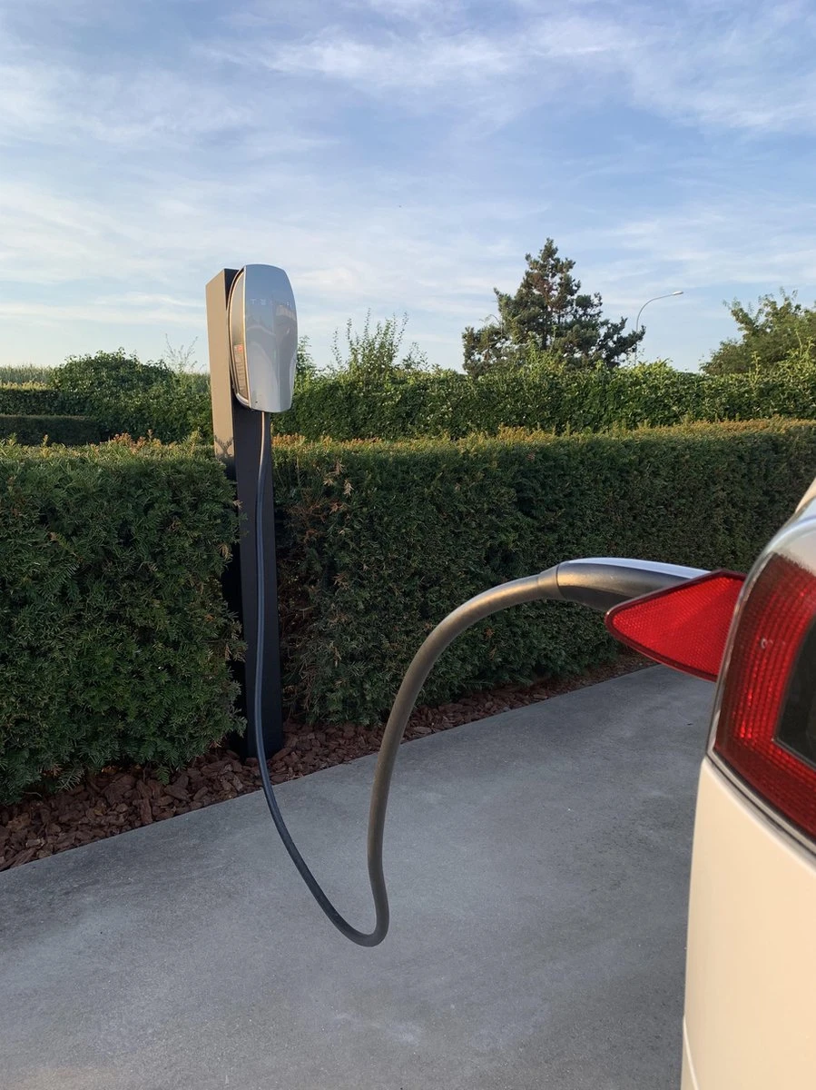 Laadpaal Met Geïntegreerd Buitenstopcontact & Betonsokkel - Voor Tesla Wall Connector Gen2 & Gen3, EVBox Elvi, Alfen, Smappee, Easee, Powerdale 9 Laadpaal Met Geïntegreerd Buitenstopcontact & Betonsokkel - Voor Tesla Wall Connector Gen2 & Gen3, EVBox Elvi, Alfen, Smappee, Easee, Powerdale - Afbeelding 7